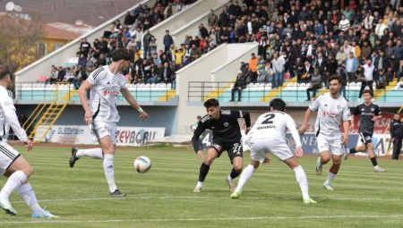 68 Aksarayspor, Somaspor’u son dakikada devirerek liderliğe yükseldi