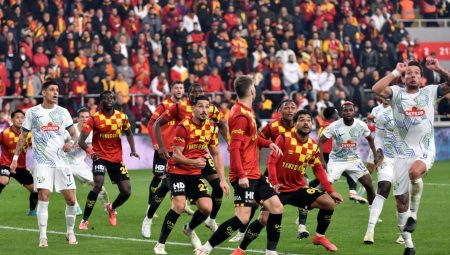 4 yıl boyunca Galatasaray’da oynamıştı: Üstün Lig’e tutunamadı, veda etti